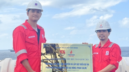 Gắn biển công trình thanh niên cấp Trung ương Đoàn cho công trình của Tuổi trẻ PVEP-POC