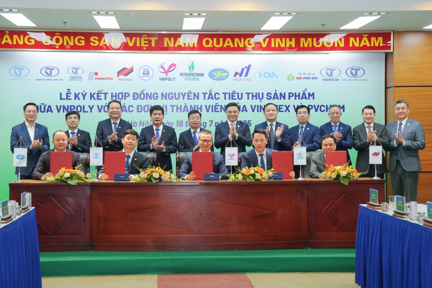 Petrovietnam – VINATEX tạo sự bền vững trong chuỗi cung ứng “hóa chất   xơ sợi – dệt may”