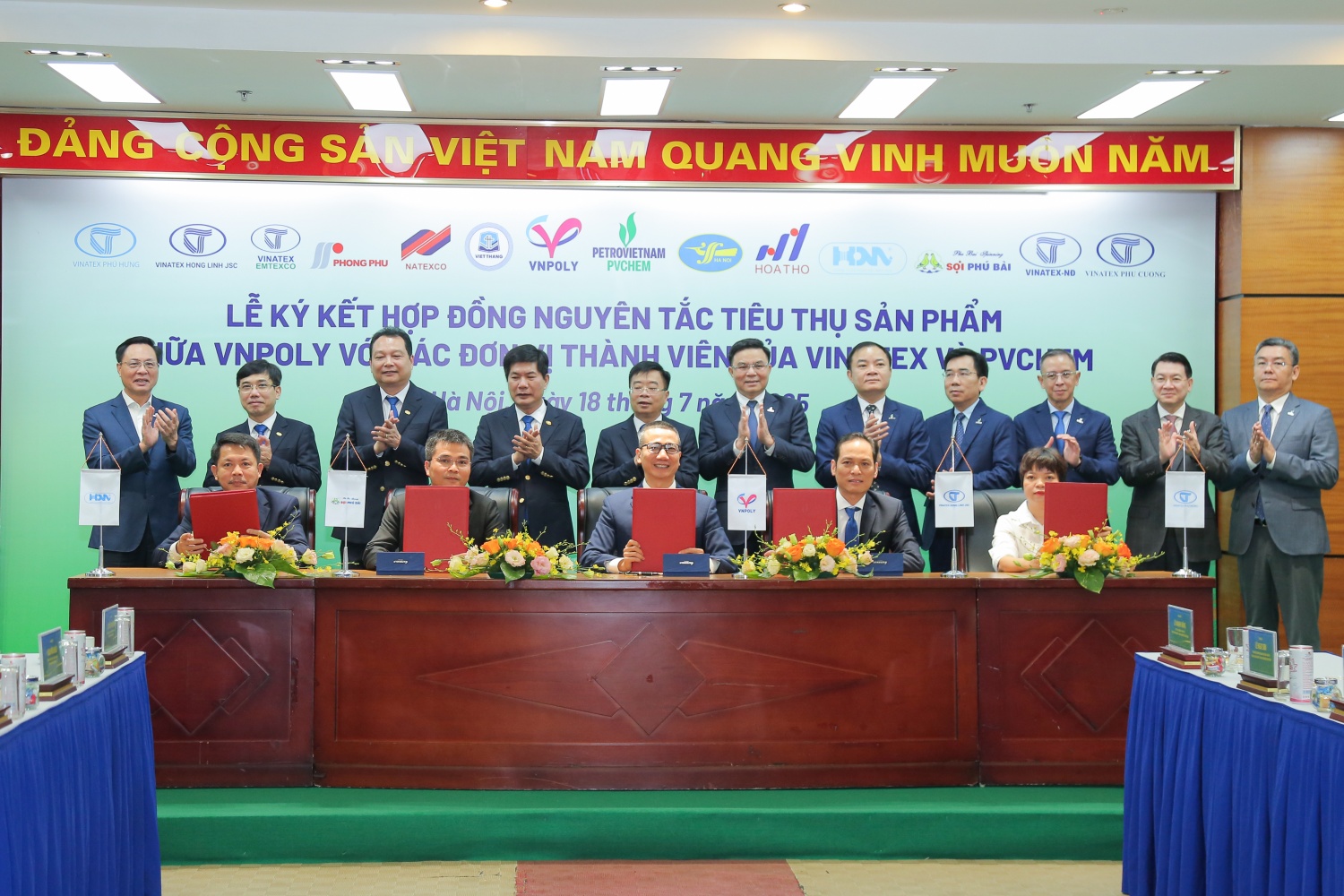 Petrovietnam – VINATEX tạo sự bền vững trong chuỗi cung ứng “hóa chất   xơ sợi – dệt may”