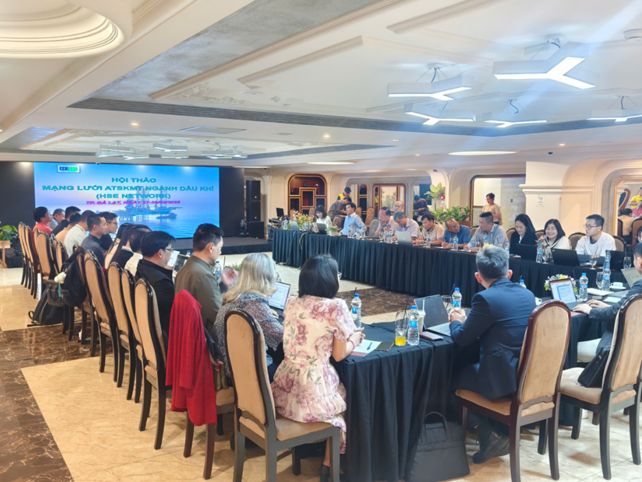 Nâng tầm công tác an toàn và môi trường lĩnh vực Dầu khí Nâng tầm công tác an toàn và môi trường lĩnh vực Dầu khí