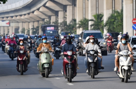 Xe điện thay xe xăng: Người dân ủng hộ nhưng vẫn chờ hạ tầng
