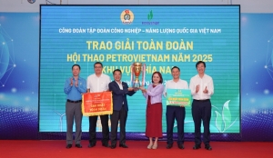[Chùm ảnh] Khen thưởng các đoàn đạt thành tích tại Hội thao Petrovietnam 2025 khu vực phía Nam