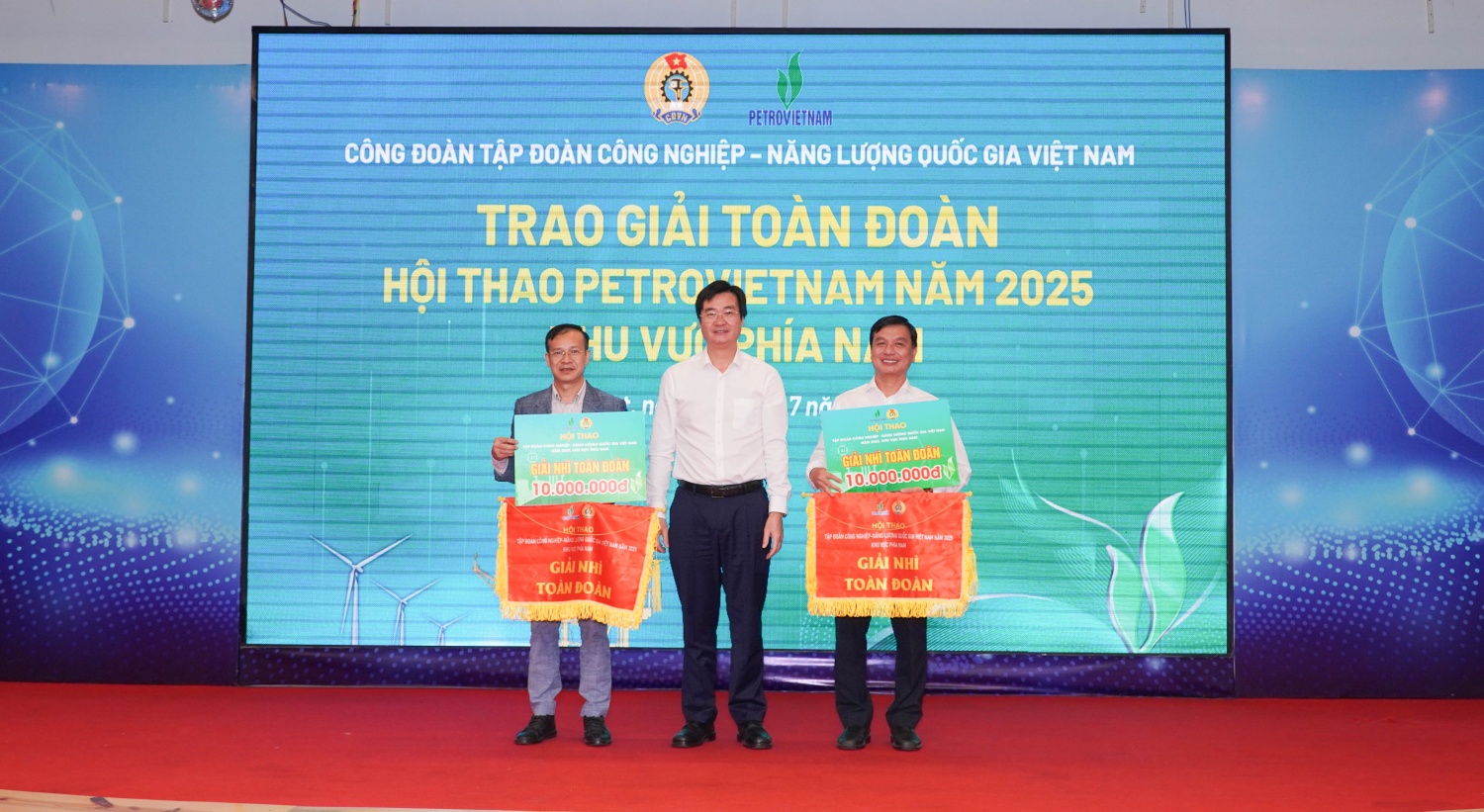 Khen thưởng các đoàn đạt thành tích tại Hội thao Petrovietnam 2025 khu vực phía Nam Khen thưởng các đoàn đạt thành tích tại Hội thao Petrovietnam 2025 khu vực phía Nam