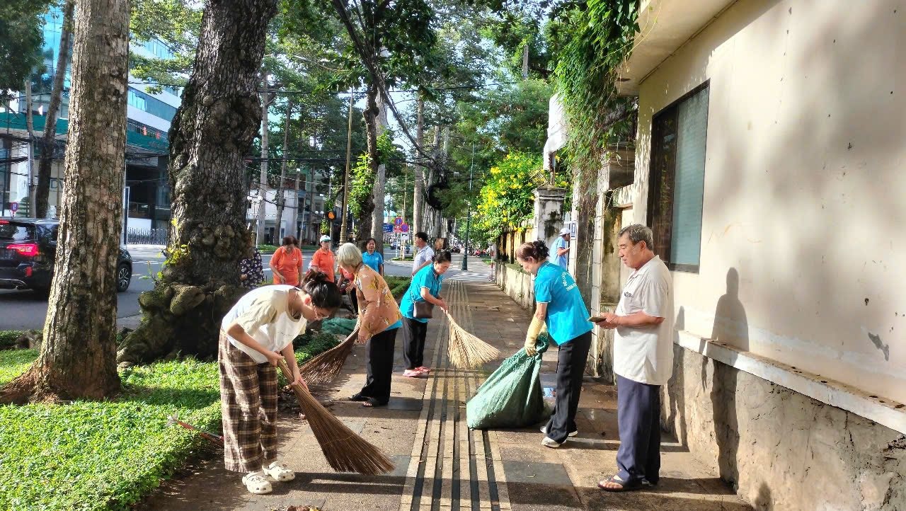 TP HCM: Phường Vũng Tàu ra quân làm sạch môi trường