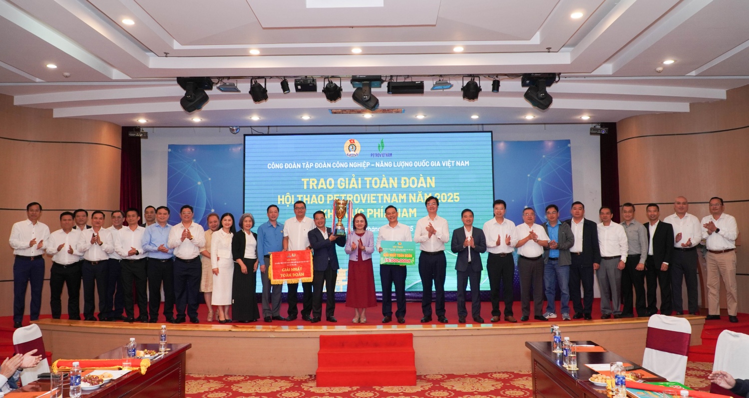 Khen thưởng các đoàn đạt thành tích tại Hội thao Petrovietnam 2025 khu vực phía Nam Khen thưởng các đoàn đạt thành tích tại Hội thao Petrovietnam 2025 khu vực phía Nam
