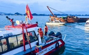 Thuyền trưởng tàu Vịnh Xanh đã cảnh báo hành khách mặc áo phao để ứng phó?