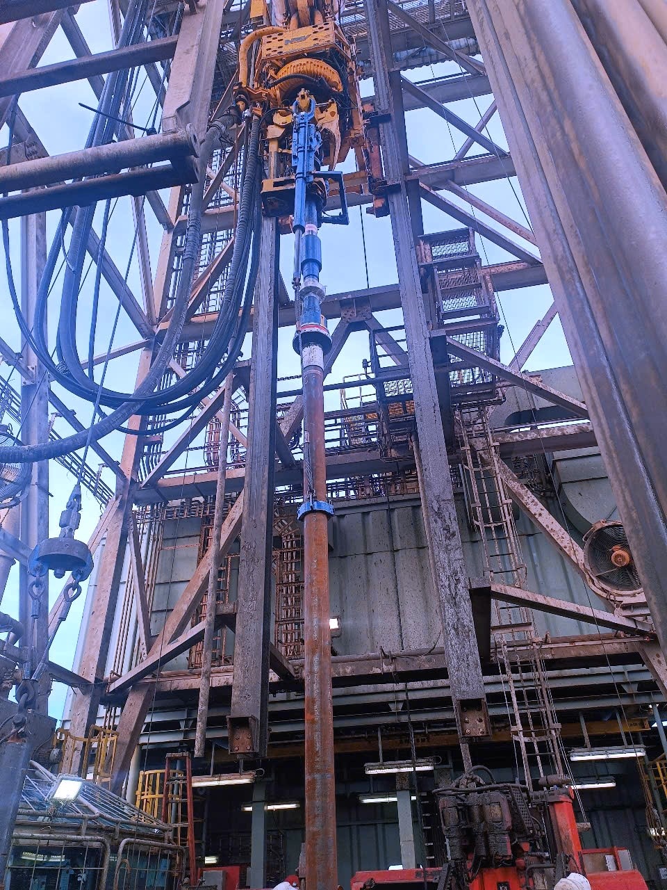 Khách hàng chuộng sử dụng dịch vụ kéo thả ống chống CRTi của PVD Well Services với kỹ thuật mới HEBA được gắn trên Top Driver