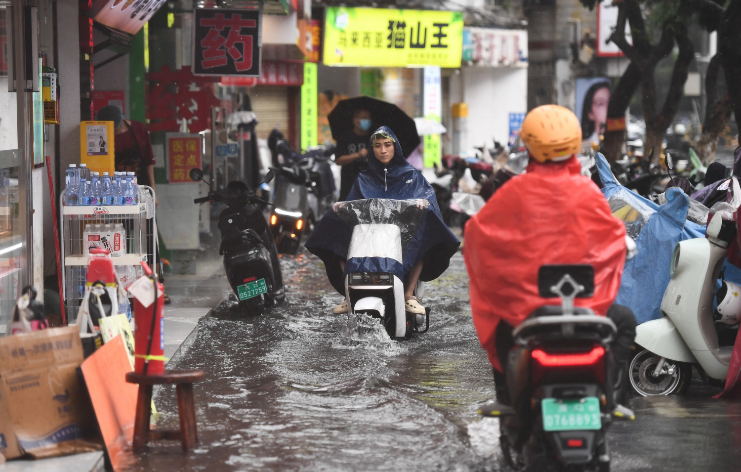Bão Wipha càn quét các khu vực phía nam của Trung Quốc Bão Wipha càn quét các khu vực phía nam của Trung Quốc