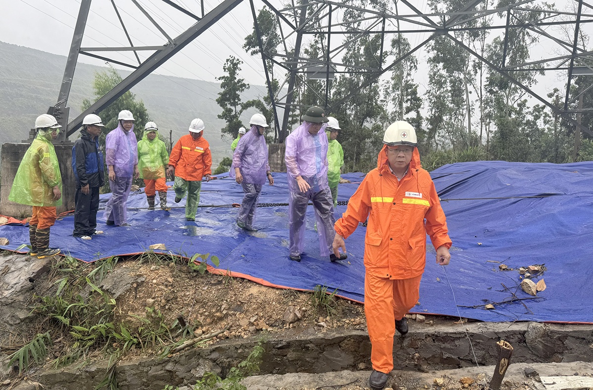 EVNNPT tập trung cao độ, chủ động ứng phó với bão Wipha