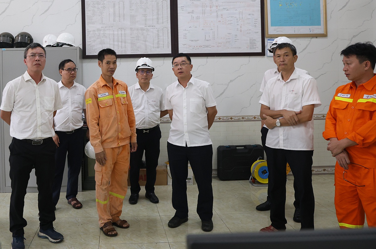 EVNNPT tập trung cao độ, chủ động ứng phó với bão Wipha