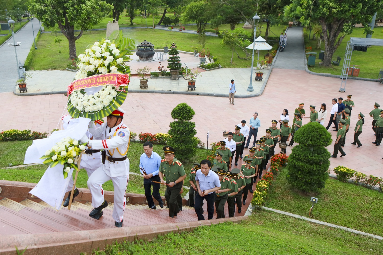 Petrovietnam phối hợp cùng Bộ Công an thực hiện chương trình tri ân trên “Vùng đất lửa” Quảng Trị Petrovietnam phối hợp cùng Bộ Công an thực hiện chương trình tri ân trên “Vùng đất lửa” Quảng Trị