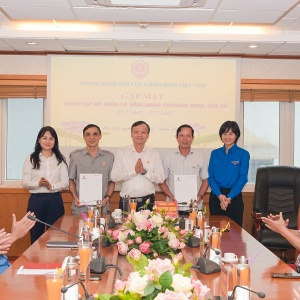 Hội CCB Petrovietnam thăm và tặng quà thương binh, con liệt sĩ công tác tại Trung ương Hội CCB Việt Nam