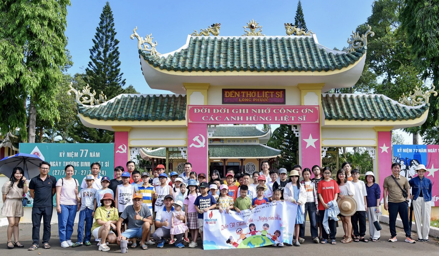 Con em CBCNV PV GAS SE tham quan Địa đạo Long Phước
