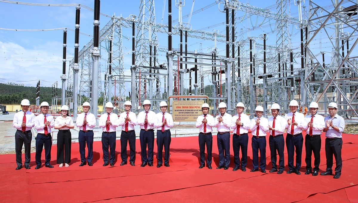 Gắn biển công trình Trạm biến áp 500kV Vĩnh Yên và đường dây đấu nối