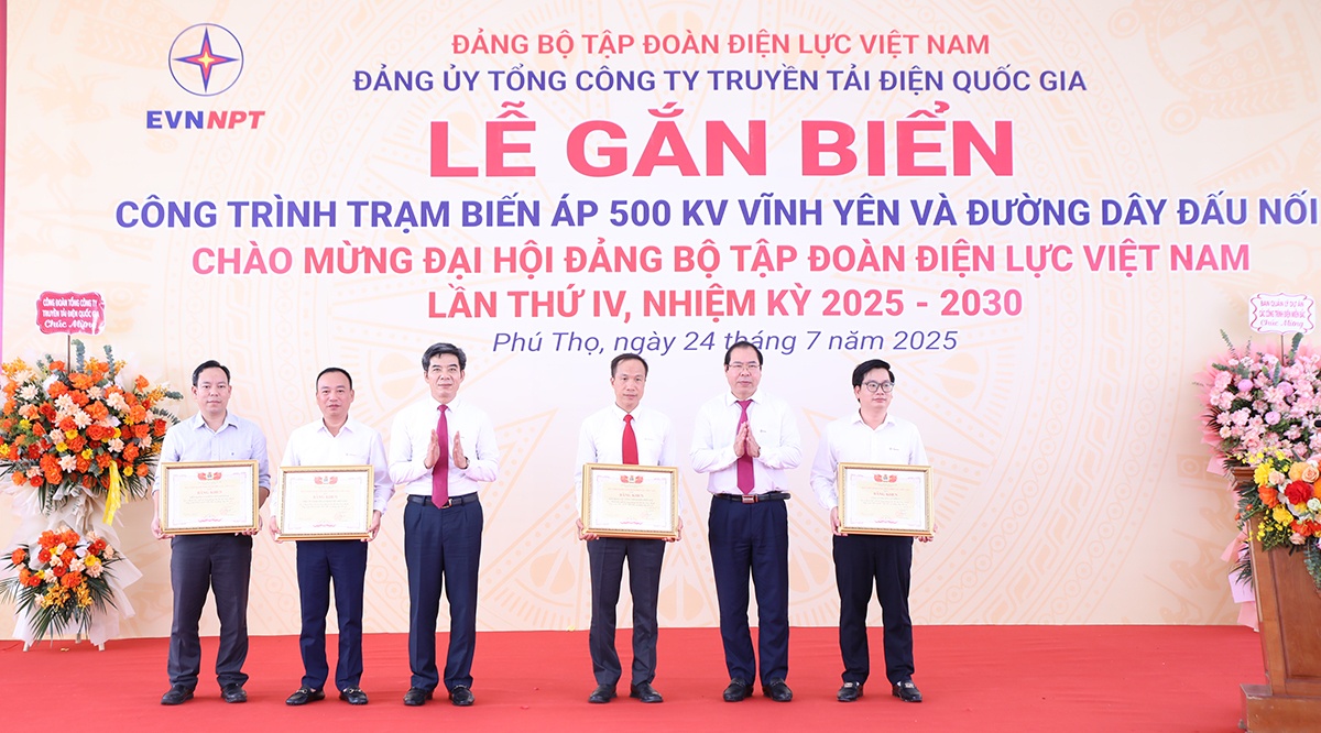 Gắn biển công trình Trạm biến áp 500kV Vĩnh Yên và đường dây đấu nối