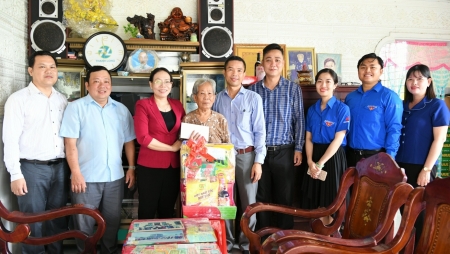 Công đoàn các đơn vị tại Dự án Long Phú 1 tri ân gia đình chính sách ở xã Đại Ngãi, TP. Cần Thơ