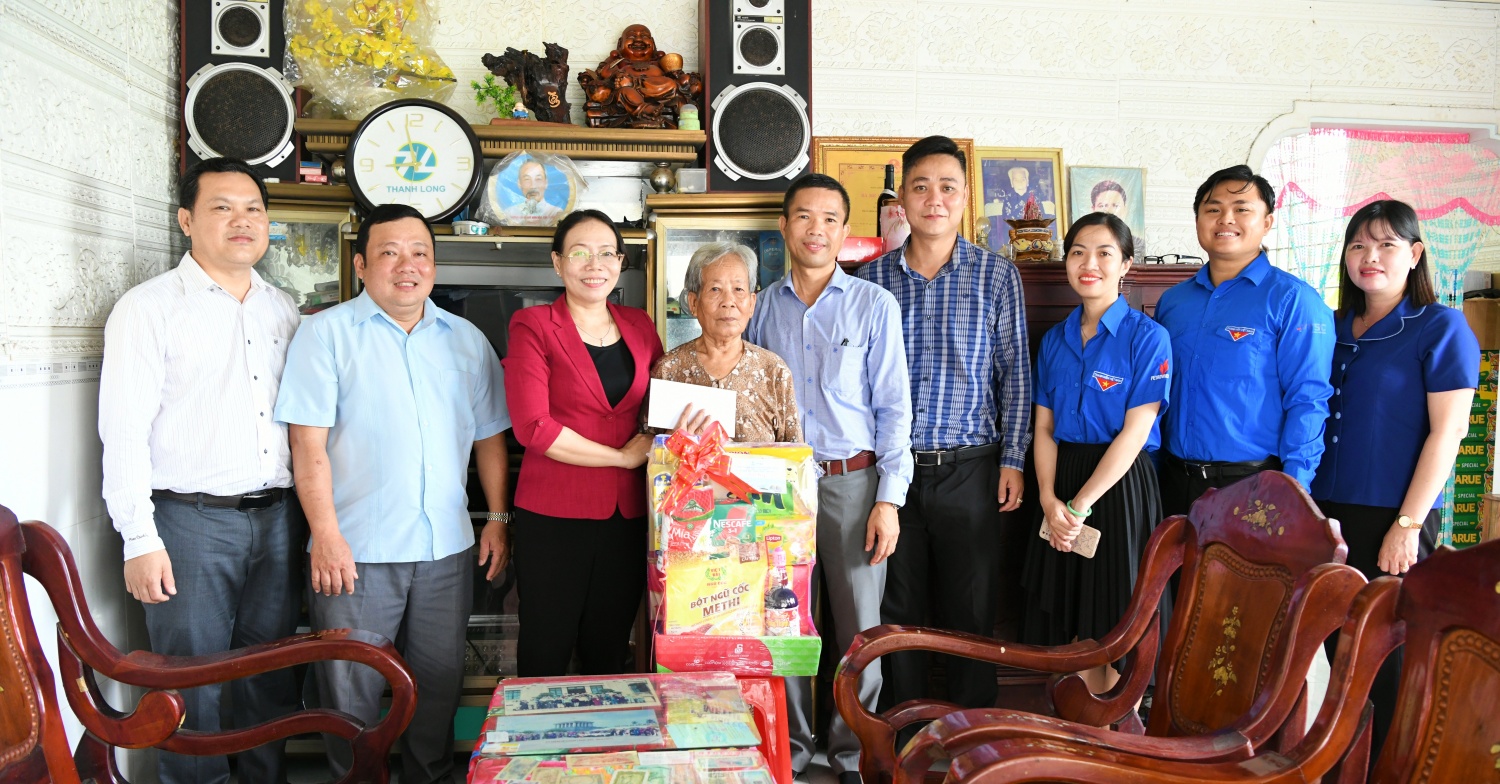 Công đoàn các đơn vị tại Dự án Long Phú 1 tri ân gia đình chính sách ở xã Đại Ngãi, TP. Cần Thơ