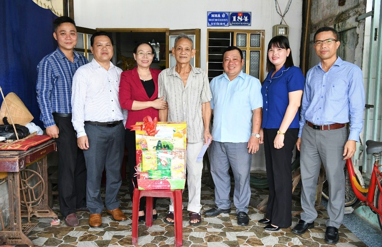Công đoàn các đơn vị tại Dự án Long Phú 1 tri ân gia đình chính sách ở xã Đại Ngãi, TP. Cần Thơ
