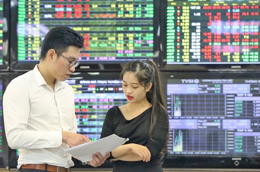 Chứng khoán tuần mới (từ 11 đến 15/8): Làm gì với "siêu uptrend"?