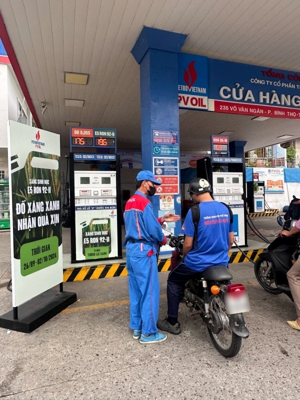 Mặc dù nhiều doanh  nghiệp đã nỗ lực tuyên truyền, nhưng việc tiêu thụ xăng sinh học trên thị trường gặp nhiều khó khăn