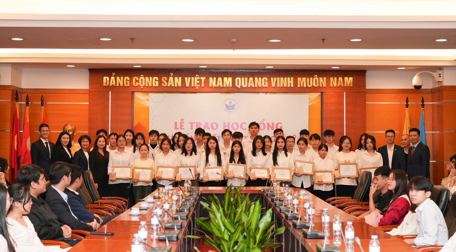 Quỹ Thắp Sáng Niềm Tin trao học bổng năm 2024 tại khu vực phía Bắc