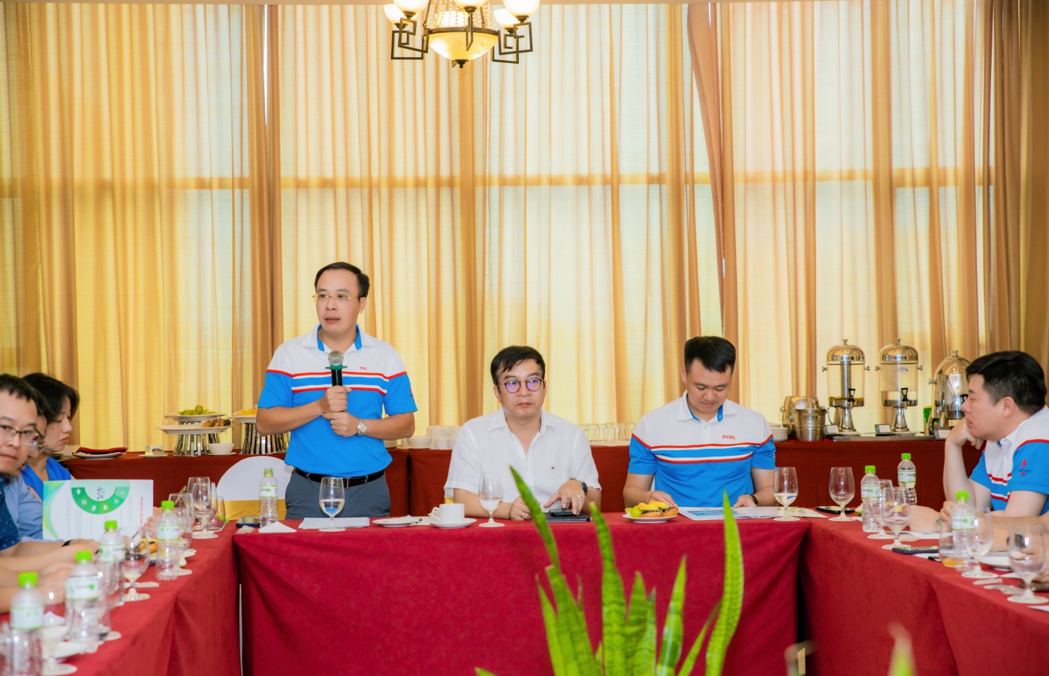 Phó Tổng Giám đốc PVOIL Hoàng Đình Tùng phát biểu tại Hội thảo Phó Tổng Giám đốc PVOIL Hoàng Đình Tùng phát biểu tại Hội thảo