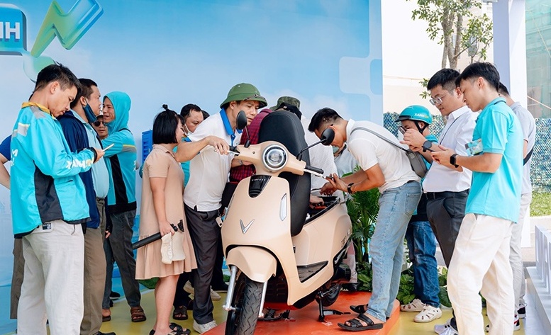 “Ngày hội xanh” đổ bộ Hà Nội: Đổi xe xăng lấy xe điện nhận ưu đãi khủng, tài xế dịch vụ hưởng lợi chưa từng có