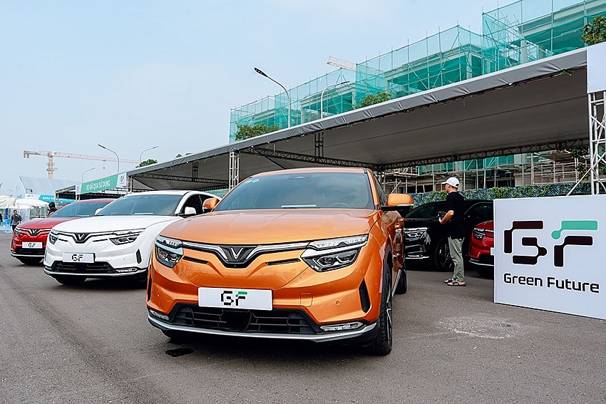 “Ngày hội xanh” đổ bộ Hà Nội: Đổi xe xăng lấy xe điện nhận ưu đãi khủng, tài xế dịch vụ hưởng lợi chưa từng có