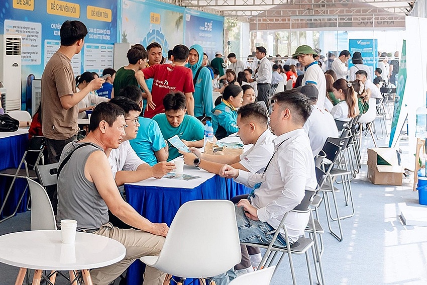 “Ngày hội xanh” đổ bộ Hà Nội: Đổi xe xăng lấy xe điện nhận ưu đãi khủng, tài xế dịch vụ hưởng lợi chưa từng có