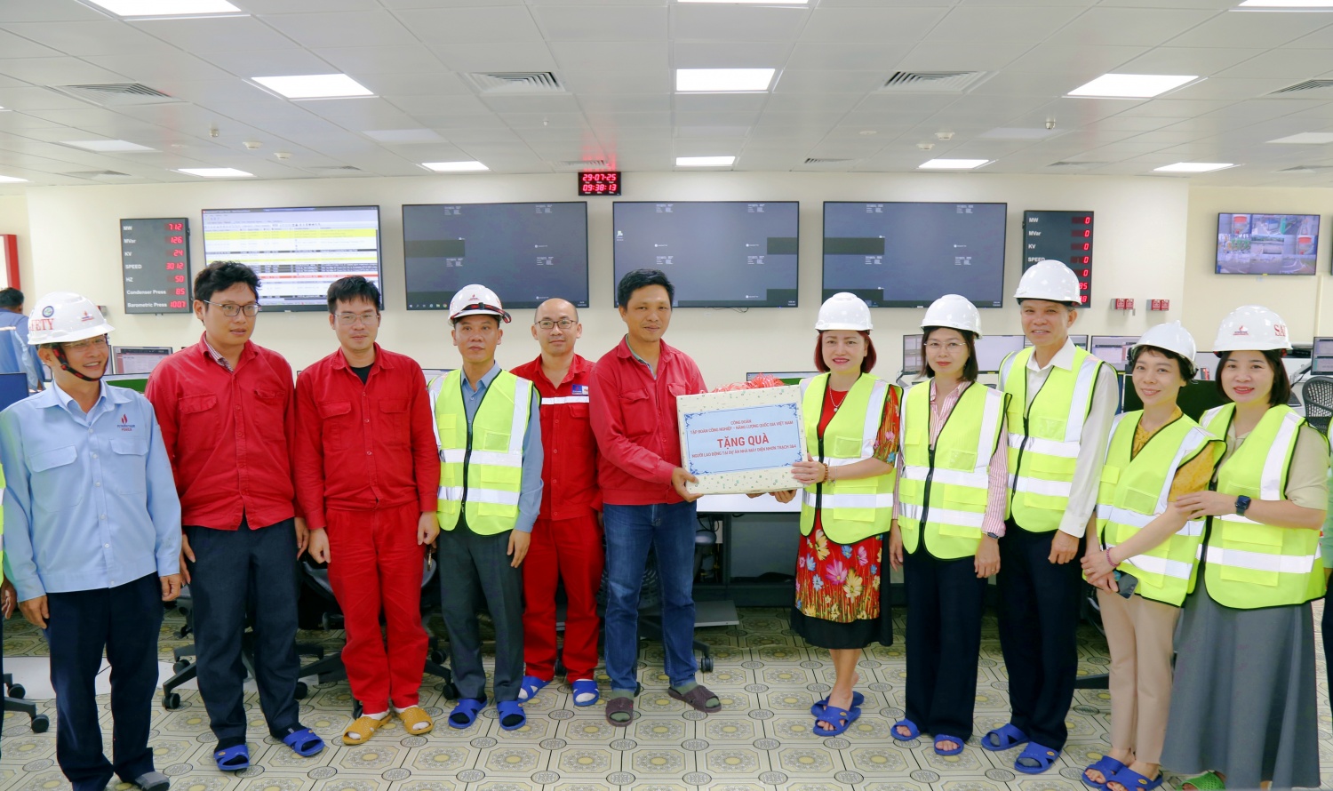 Thúc đẩy phong trào lao động sáng tạo tại các nhà máy điện Nhơn Trạch
