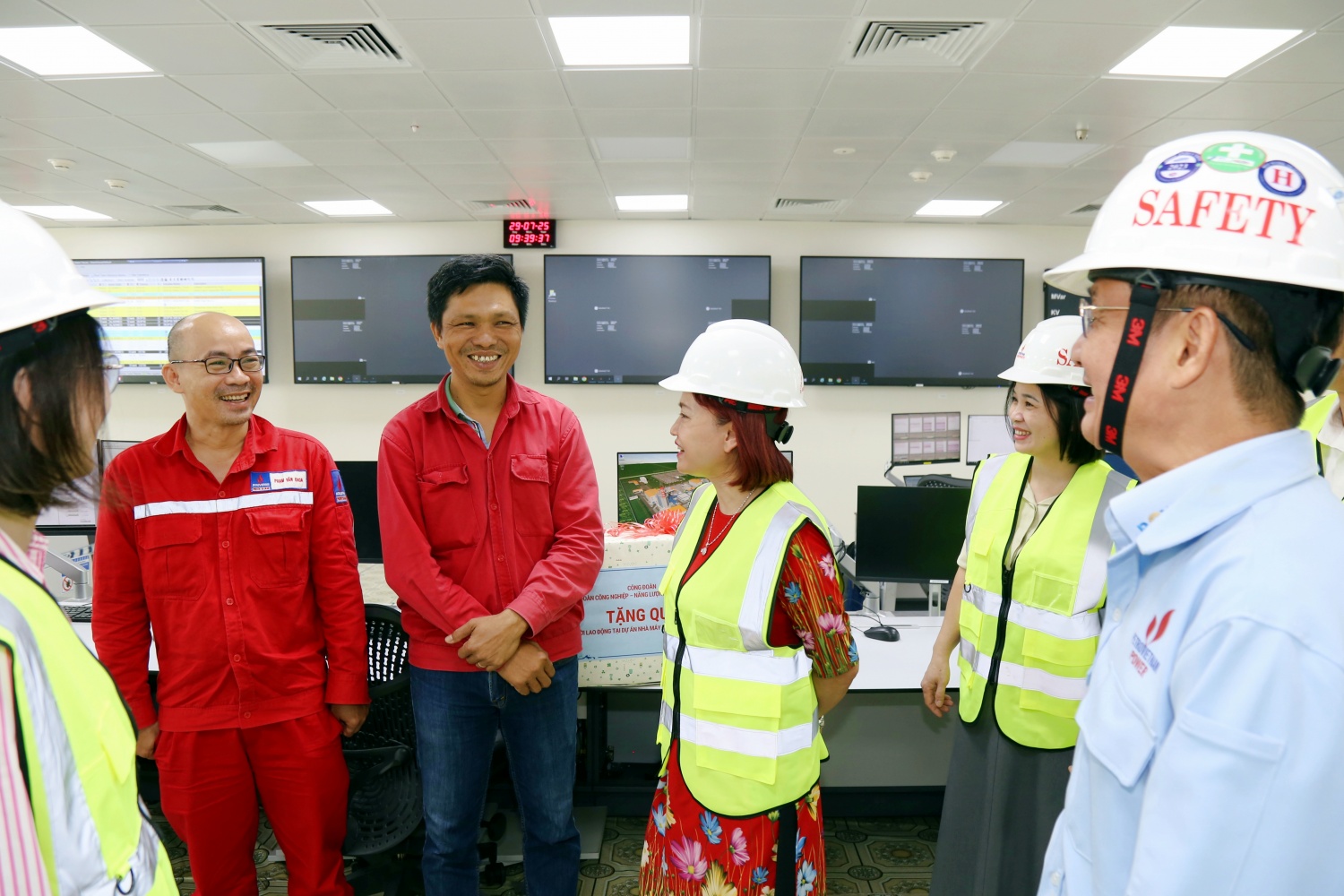 Thúc đẩy phong trào lao động sáng tạo tại các nhà máy điện Nhơn Trạch
