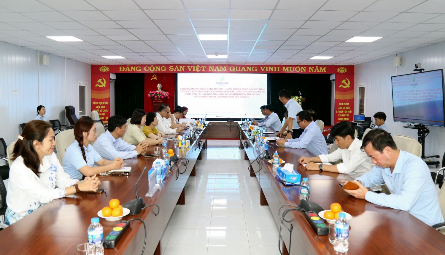 Thúc đẩy phong trào lao động sáng tạo tại các nhà máy điện Nhơn Trạch
