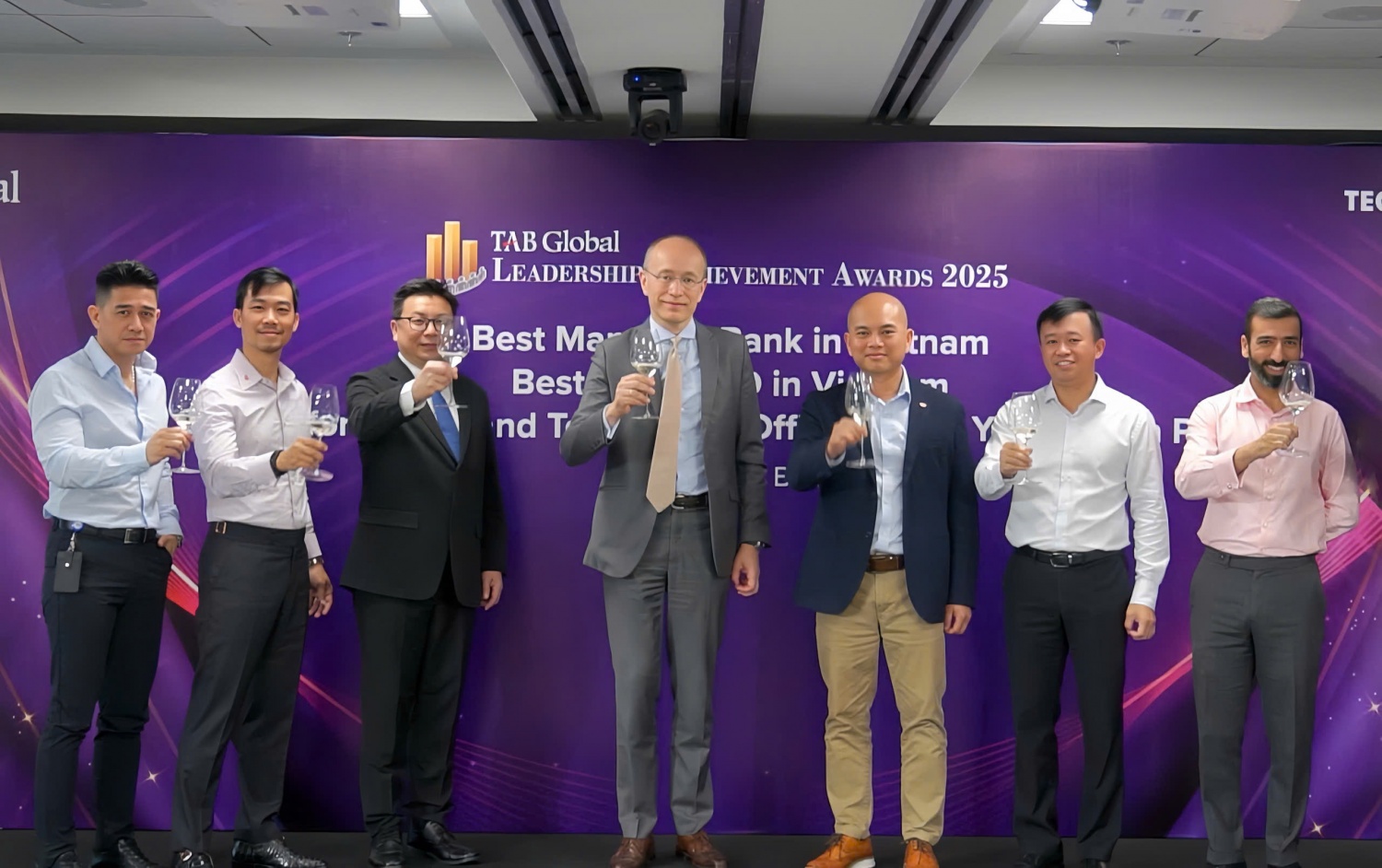Techcombank được vinh danh 3 giải thưởng xuất sắc từ The Asian Banker
