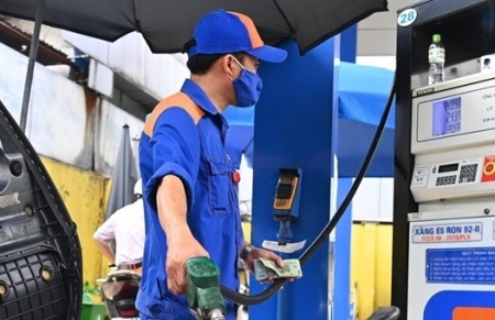 Giá xăng tăng trở lại, RON 95 tiến gần mốc 20.000 đồng/lít