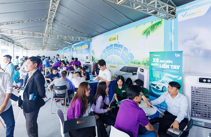 Sự kiện thu xe xăng, lên đời xe xanh tại TP HCM trở thành ngày hội của giới tài xế dịch vụ