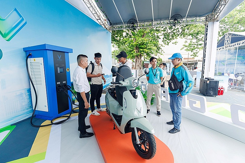 Sự kiện thu xe xăng, lên đời xe xanh tại TP HCM trở thành ngày hội của giới tài xế dịch vụ