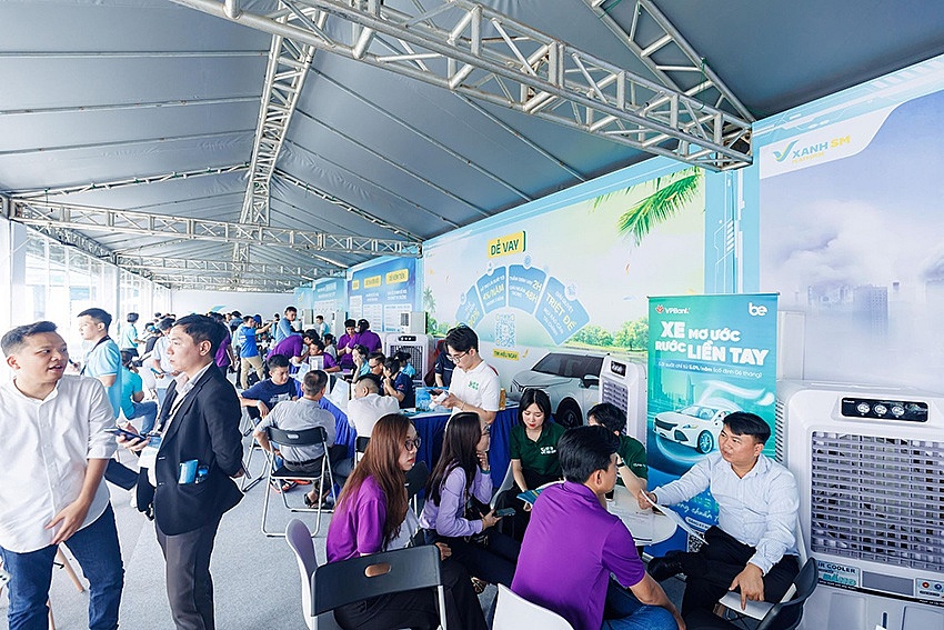 Sự kiện thu xe xăng, lên đời xe xanh tại TP HCM trở thành ngày hội của giới tài xế dịch vụ