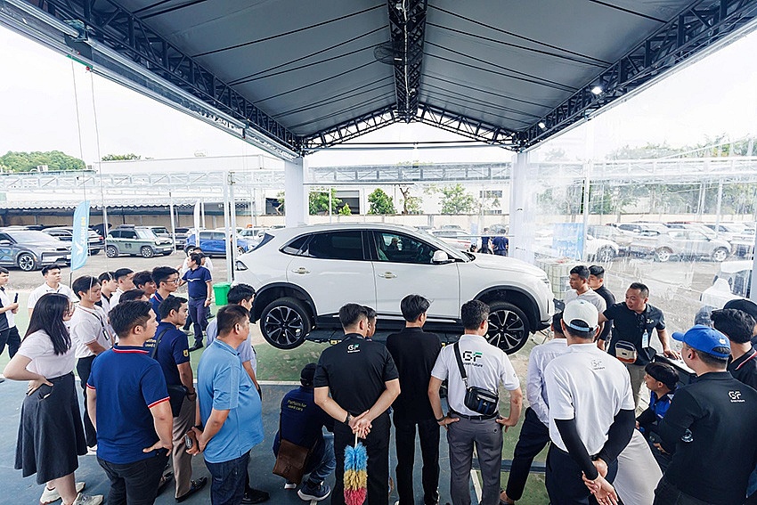 Sự kiện thu xe xăng, lên đời xe xanh tại TP HCM trở thành ngày hội của giới tài xế dịch vụ