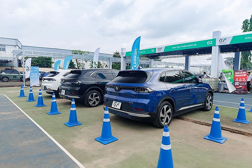 Sự kiện thu xe xăng, lên đời xe xanh tại TP HCM trở thành ngày hội của giới tài xế dịch vụ