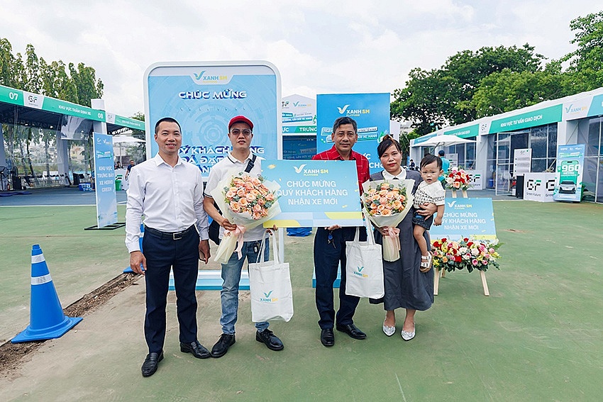 Sự kiện thu xe xăng, lên đời xe xanh tại TP HCM trở thành ngày hội của giới tài xế dịch vụ