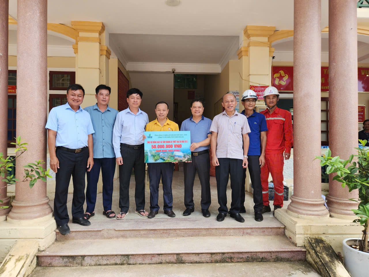 Công ty CP Thủy điện Hủa Na và tình người nơi &quot;rốn lũ&quot;