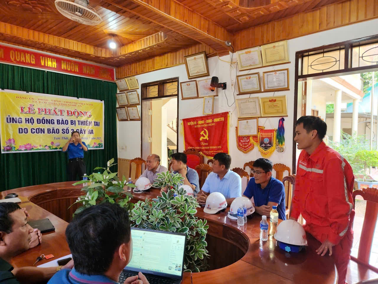 Công ty CP thuỷ điện Hủa Na và tình người nơi &quot;rốn lũ&quot;