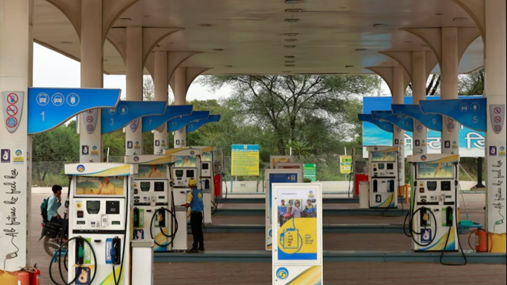 Vì sao Ấn Độ tạm dừng mua dầu của Nga?