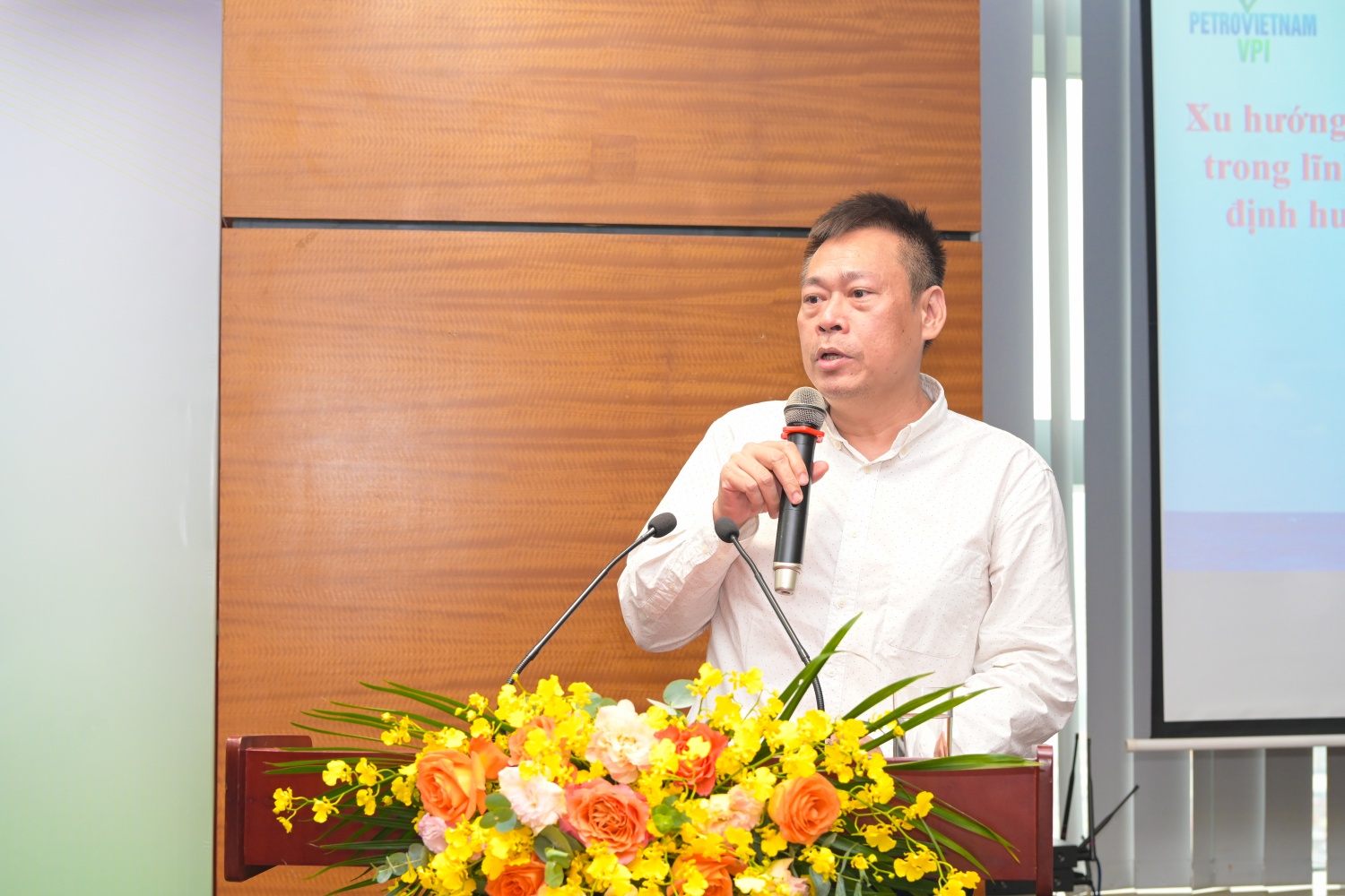 Xu hướng chuyển dịch năng lượng trong lĩnh vực dầu khí và định hướng cho Petrovietnam Xu hướng chuyển dịch năng lượng trong lĩnh vực dầu khí và định hướng cho Petrovietnam