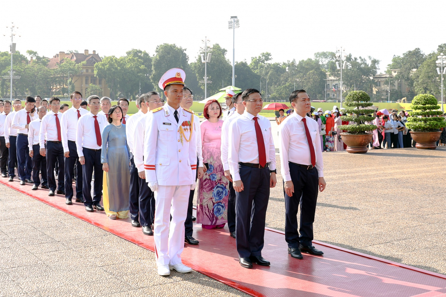 Đoàn đại biểu Đảng bộ Petrovietnam viếng Lăng Chủ tịch Hồ Chí Minh