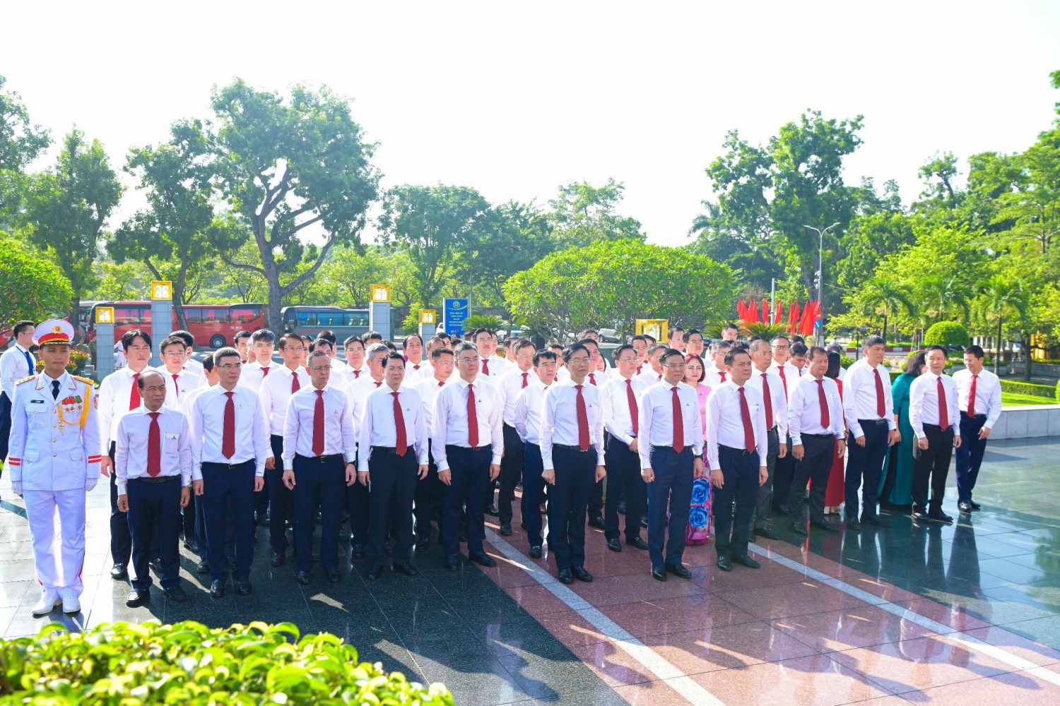 Đoàn đại biểu Đảng bộ Petrovietnam viếng Lăng Chủ tịch Hồ Chí Minh