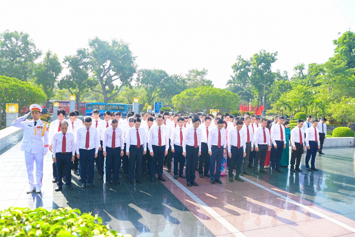 Đoàn đại biểu Đảng bộ Petrovietnam viếng Lăng Chủ tịch Hồ Chí Minh