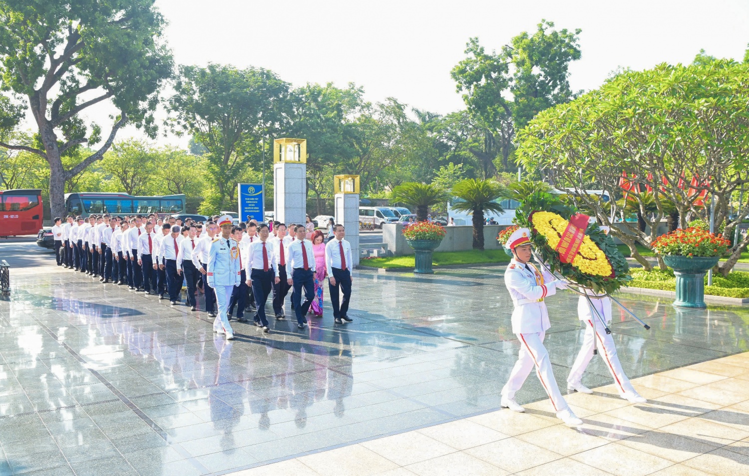 Đoàn đại biểu Đảng bộ Petrovietnam viếng Lăng Chủ tịch Hồ Chí Minh