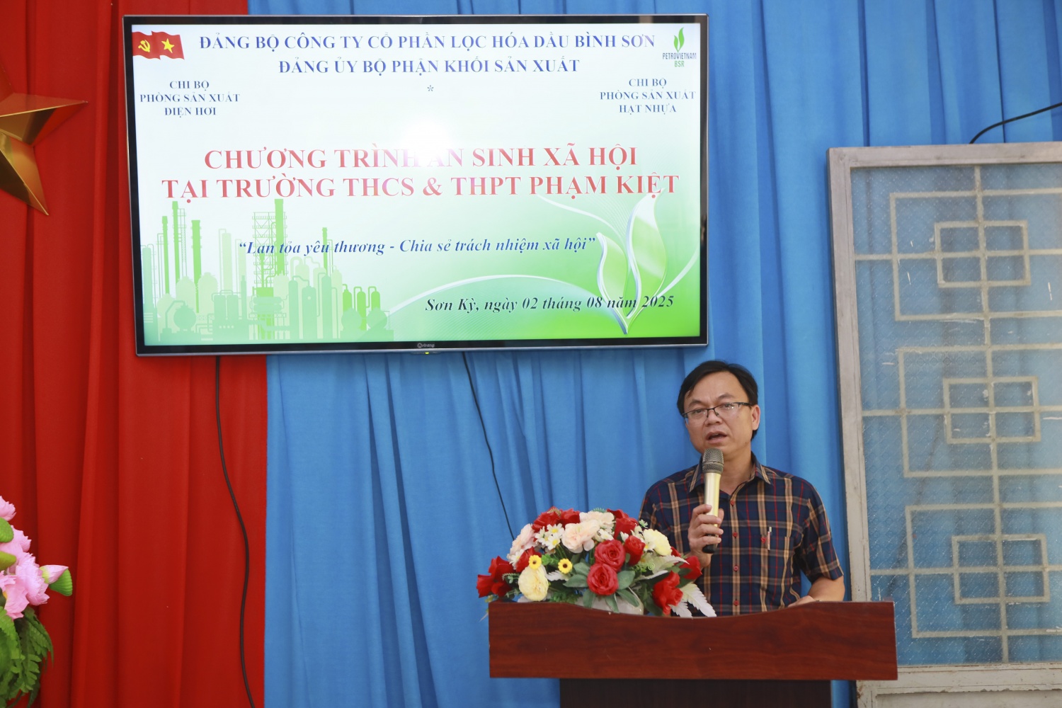 Thầy Nguyễn Văn Binh – Bí thư Chi bộ, Hiệu trưởng Trường THCS&amp;THPT Phạm Kiệt dành lời cảm ơn đến các CBCNV thuộc BSR đã hỗ trợ cho công tác dạy, học của thầy cô giáo và các em học sinh.