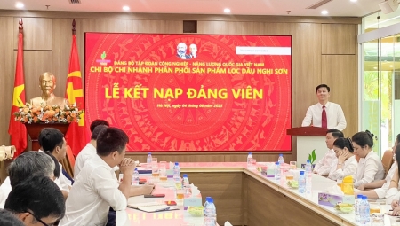 Chi bộ PVNDB kết nạp đảng viên mới: Tiếp bước lý tưởng, xây dựng tổ chức Đảng vững mạnh